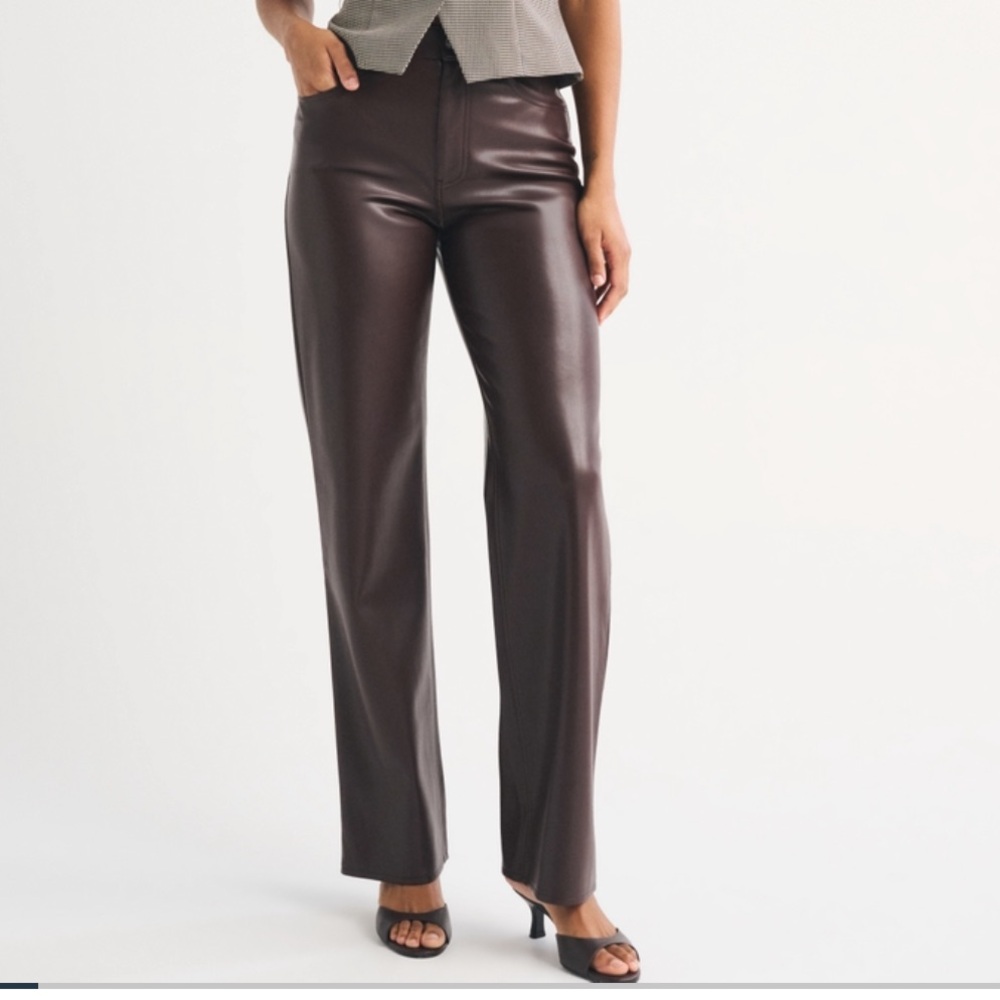 Women’s Straight-Leg Faux Leather Pants in Coffee